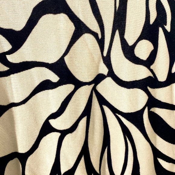 White House | Black Market 1/2 Sleeve Lightweight Sweater /Size XS - Picture 3 of 5